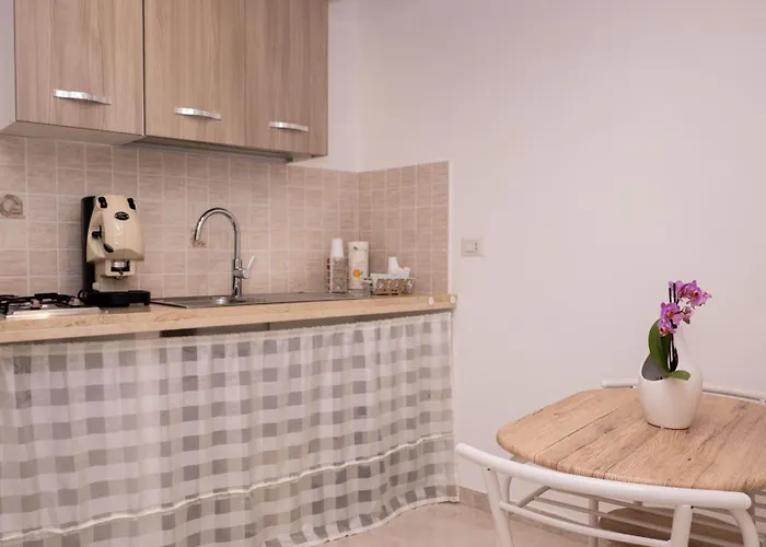 Leonetti Апартаменты Карини