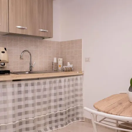 Leonetti Apartment Carini